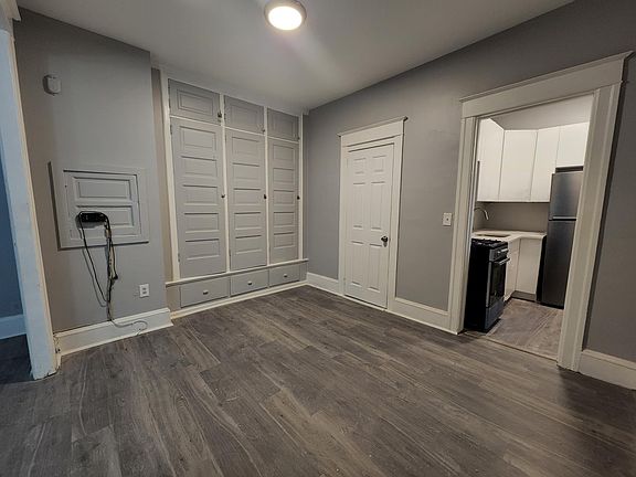 4th image of 138 Dubois St Unit 1F