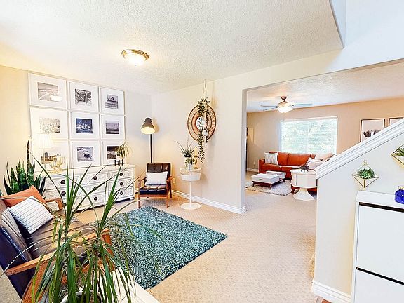 2nd image of 10425 N Sugarloaf Dr