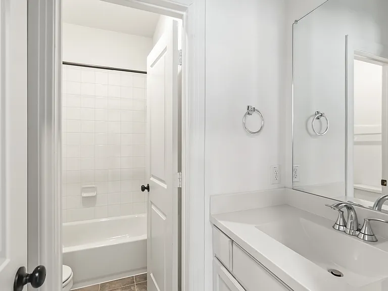 1128 Queensdown Way — Photo 17