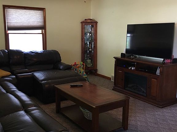 2nd image of 1011 N York Ave