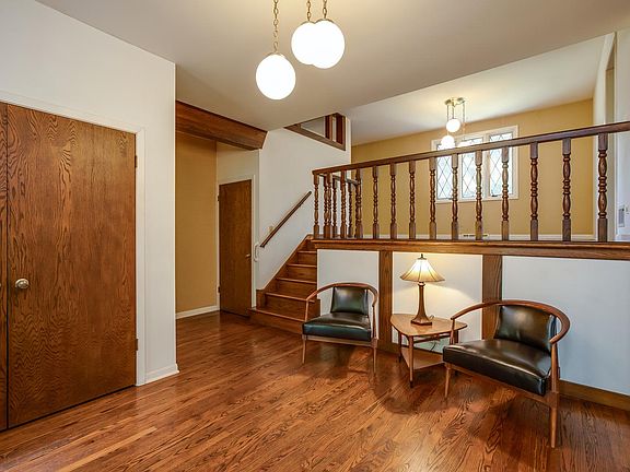 4th image of 3N465 Woodland Ave