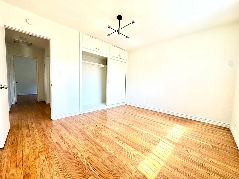 210 E Marshall St #C — Photo 11