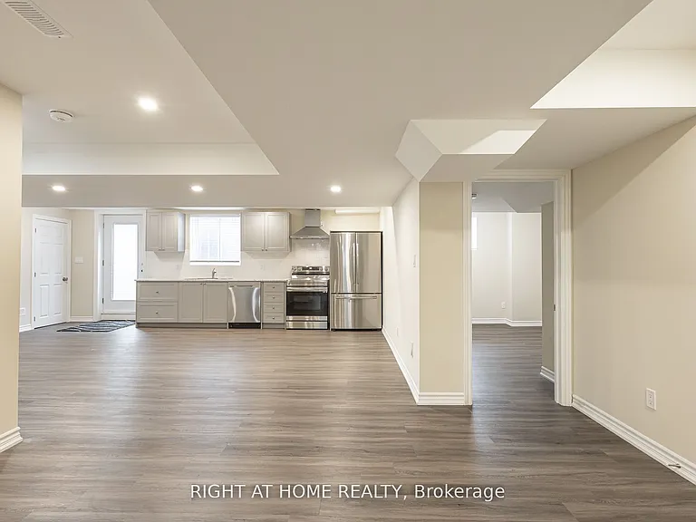40 Sabbe Cres #BASEMENT — Photo 6