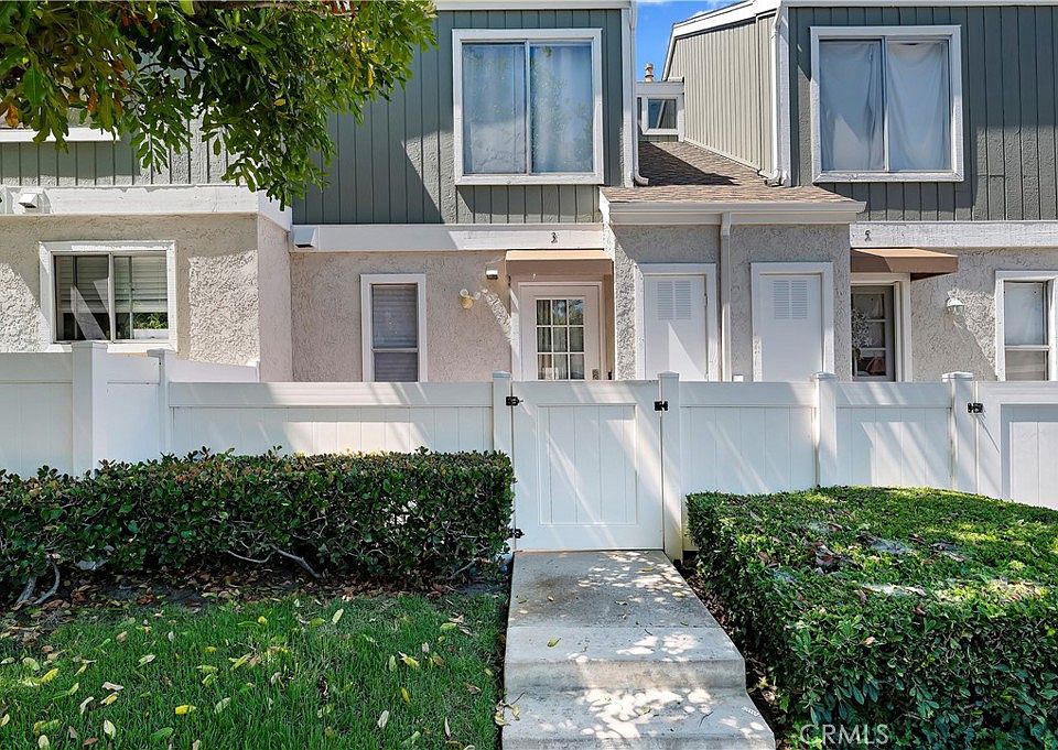 1st image of 3 Bentwood Ln