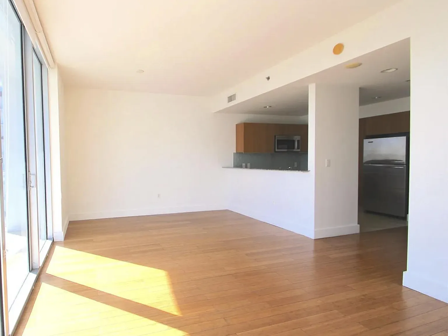 Studio, 604 sqft, $2,400 — Photo 3