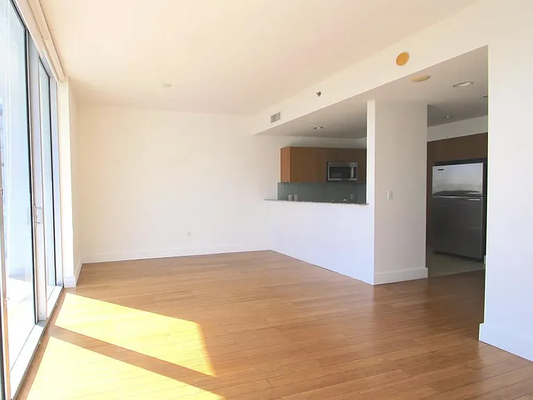 1050 Brickell Ave #2122 — Photo 3