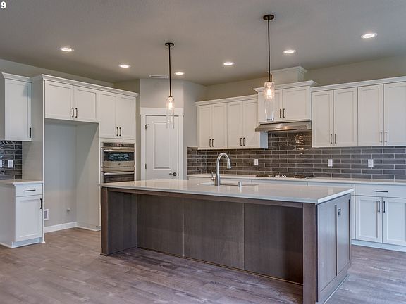 5th image of 2907 NE 168th Ave