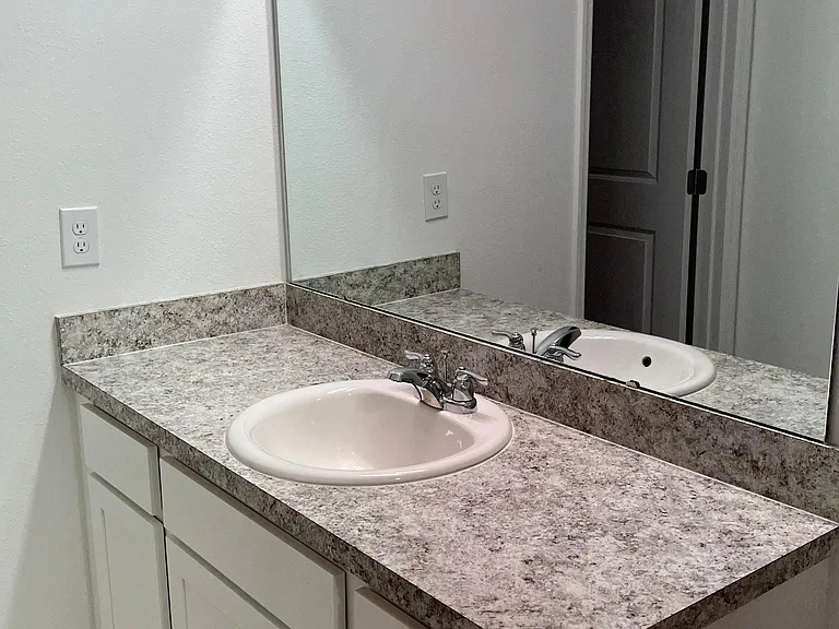 3110 Merton Aly — Photo 22
