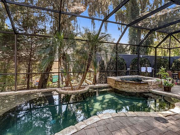 3rd image of 1524 Amelia Cir