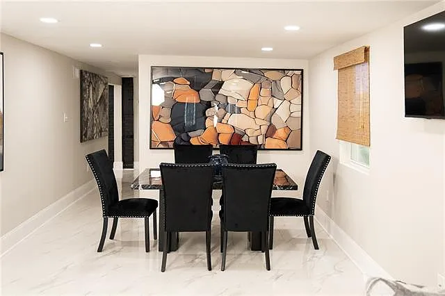 4 bed, 4.0 bath, 2200 sqft, $4,500 — Photo 2