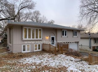 9617 Ames Ave, Omaha, NE 68134