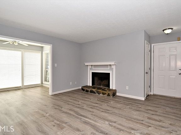 2nd image of 1502 Country Park Dr SE