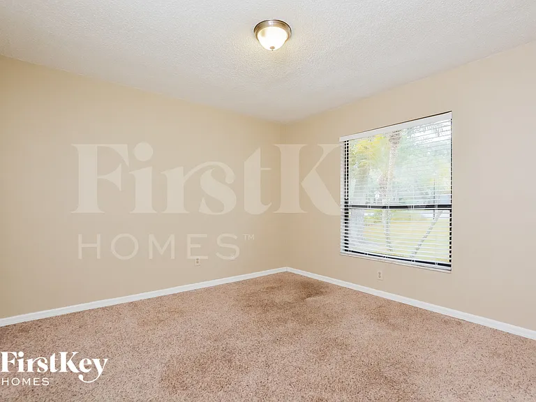 520 Whispering Oak Ln — Photo 13