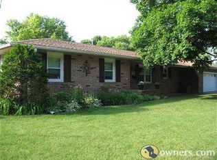 1726 Saint Clair Dr, Pekin, IL
