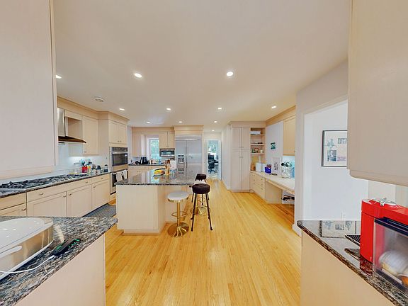 4th image of 8403 Bradmoor Dr