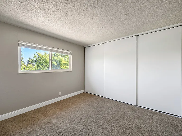 Garden Court Apartments — Photo 20