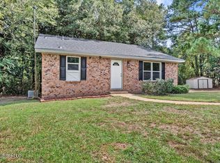 1901 Dartmouth Dr, Gautier, MS 39553