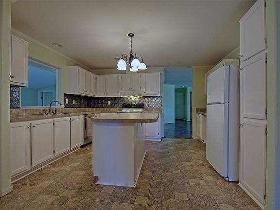 3rd image of 5699 River Oaks Dr