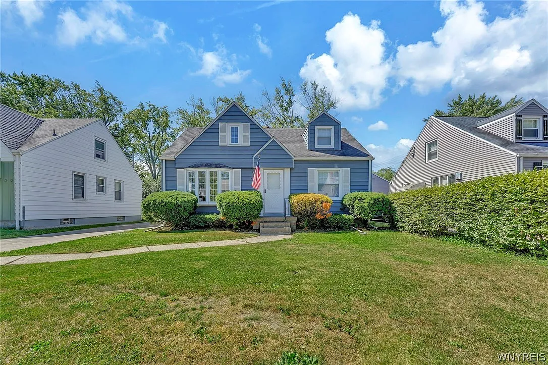 4 bed, 1.5 bath, 1778 sqft, $2,495 — Photo 3