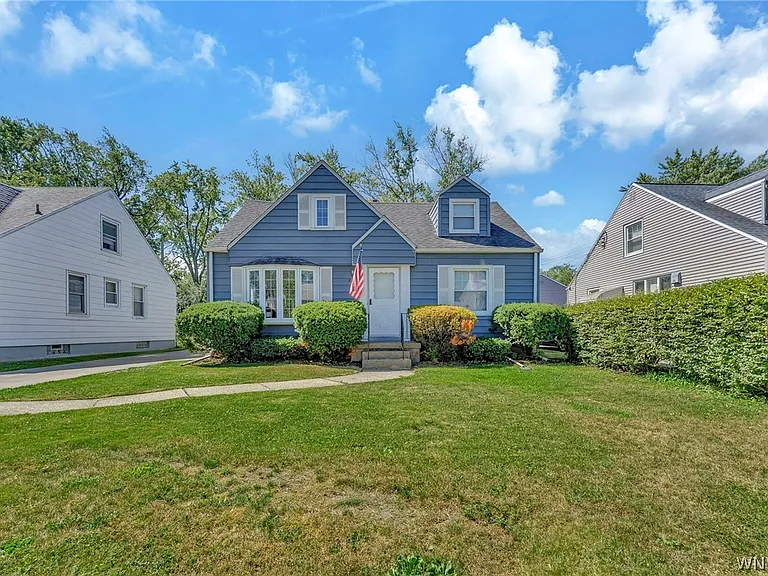 206 Wrexham Ct N — Photo 3