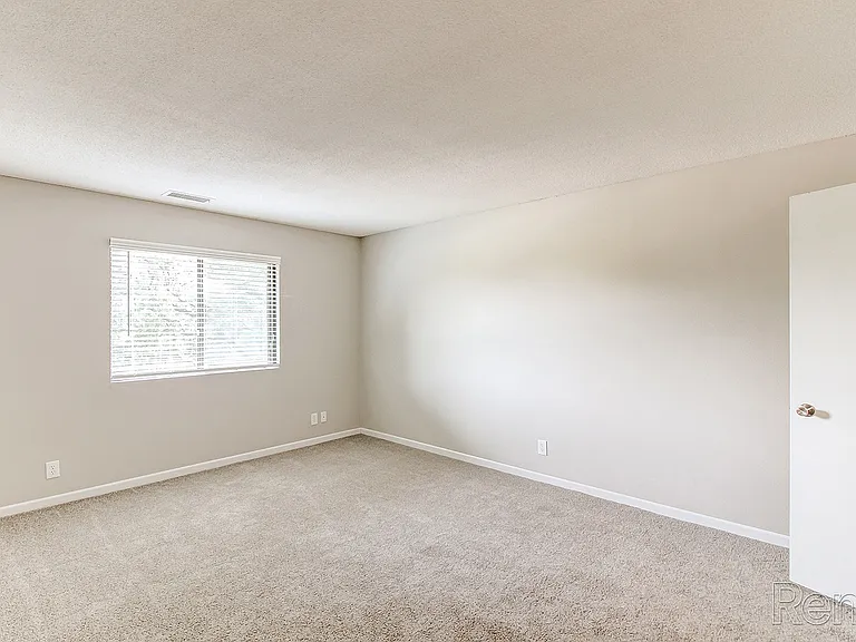 Oakwood Trail Apartments — Photo 13