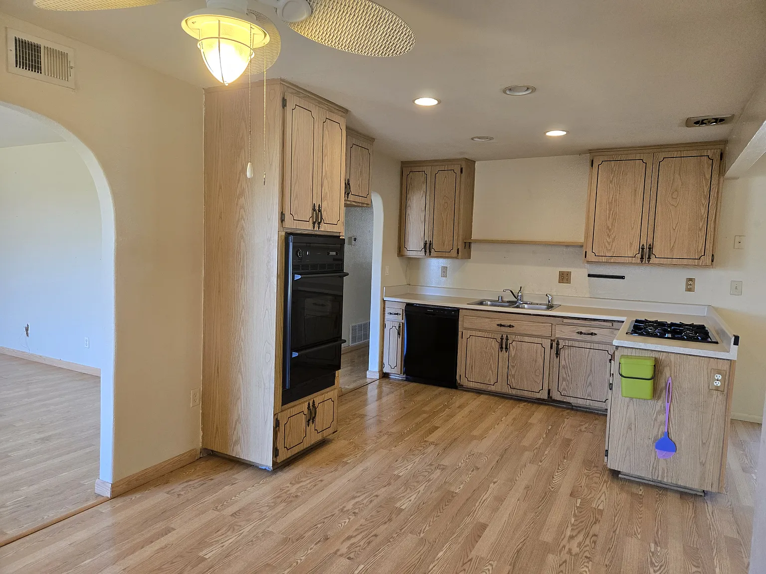 4 bed, 1638 sqft, $3,750 — Photo 4