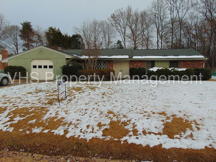 1st image of 817 Barkley Dr