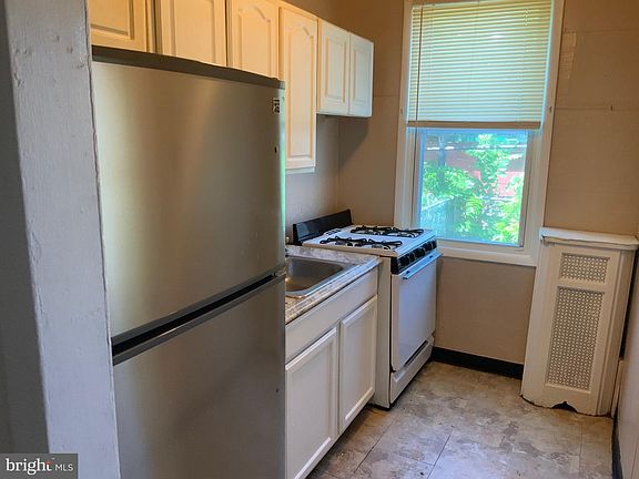 4th image of 5216 Glenloch St