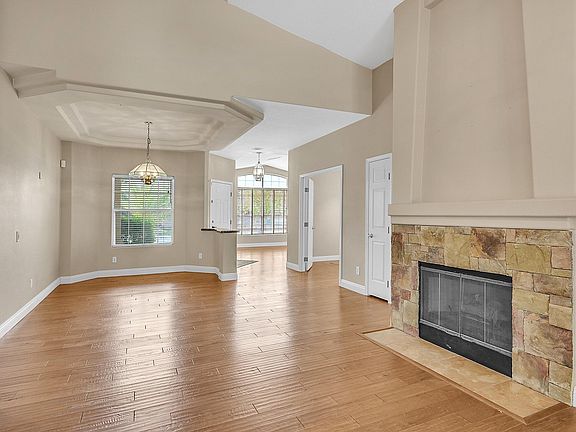 2nd image of 2031 Hobbyhorse Ave