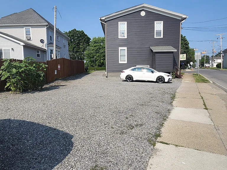 102 Franklin St #4 — Photo 14