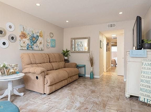 5th image of 642 Orwell Ln