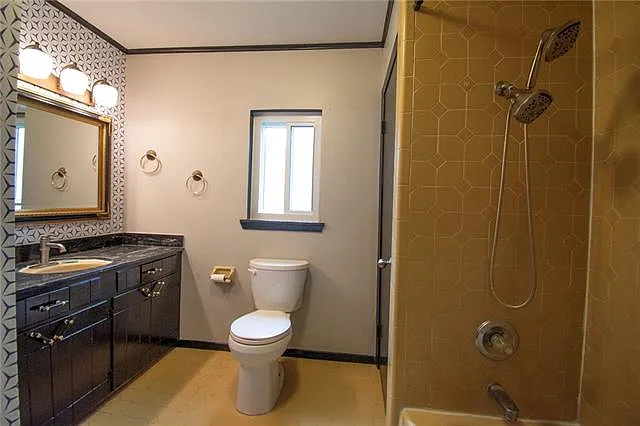 409 S Chestnut St — Photo 6