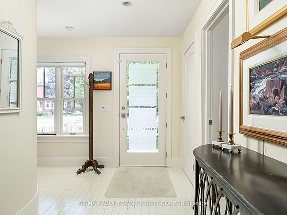5th image of 23 Alice St E