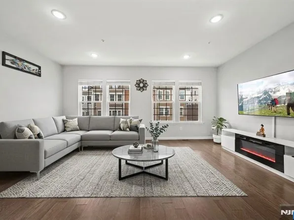 129 Truman Dr, Wood Ridge, NJ 07075