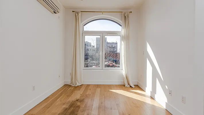 Rented by Nooklyn NYC LLC | media 7