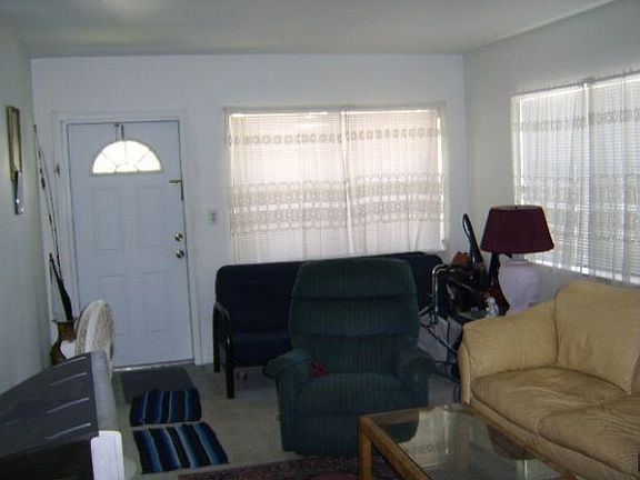 4th image of 230 S Lakeside Dr APT 1