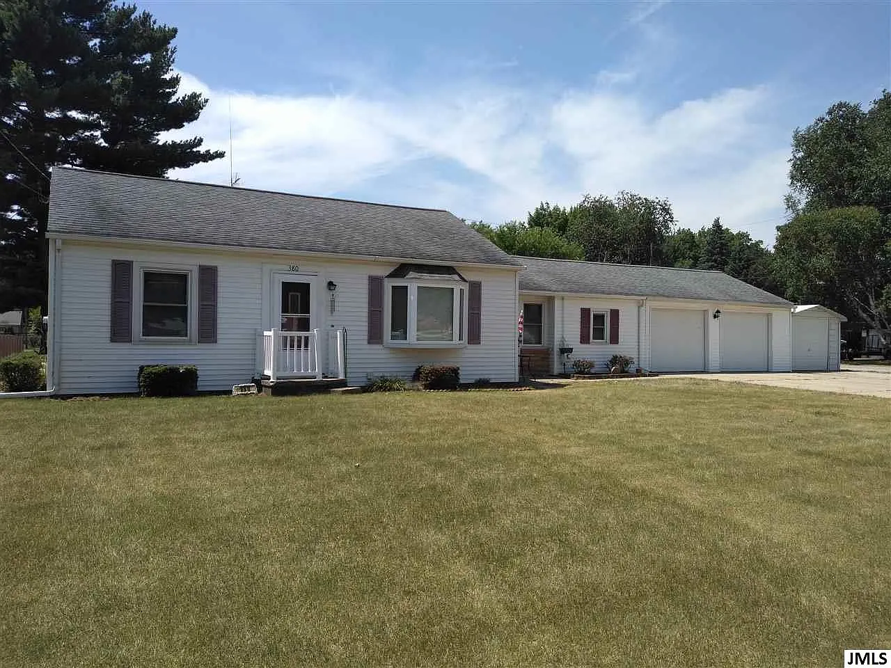 380 Seneca Dr photo 1