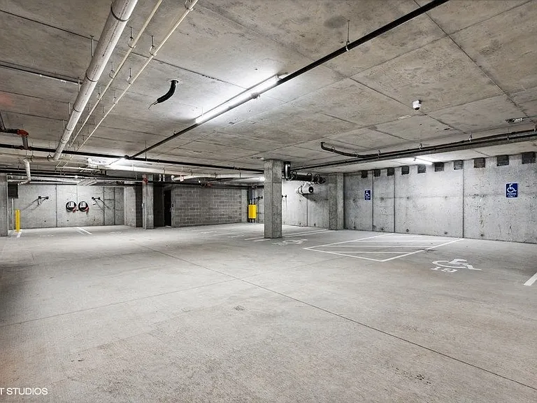 Lago Apartments — Photo 51