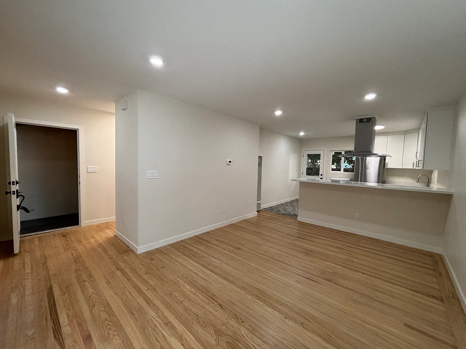1 bed, 600 sqft, $3,595 — Photo 2