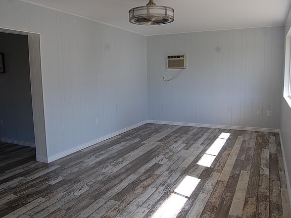 5th image of 9211 N 107th Dr