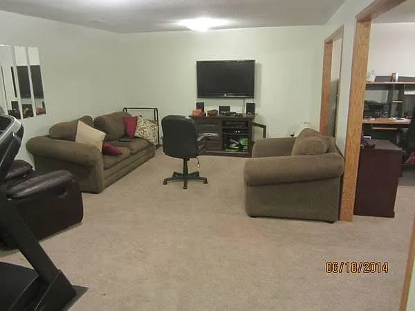 1520 N Pine Grove St — Photo 4