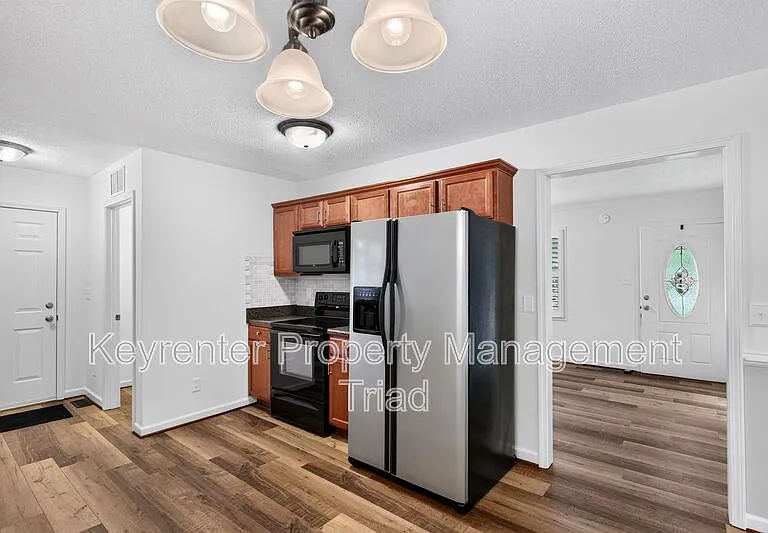 9415 Glen Cross Dr — Photo 8
