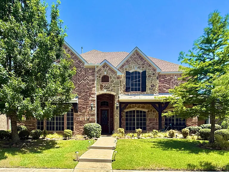 7430 Hidden Cove Ln — Photo 2