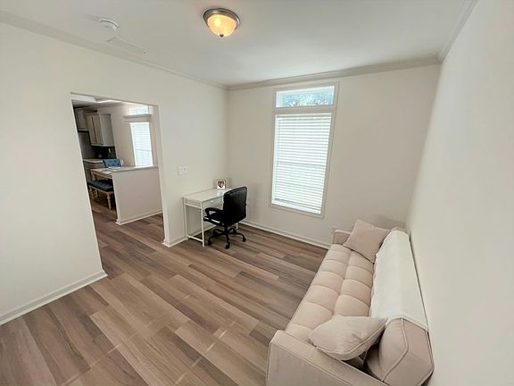 5th image of 5506 Woodford St