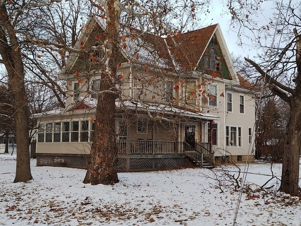 2nd image of 301 E Market St