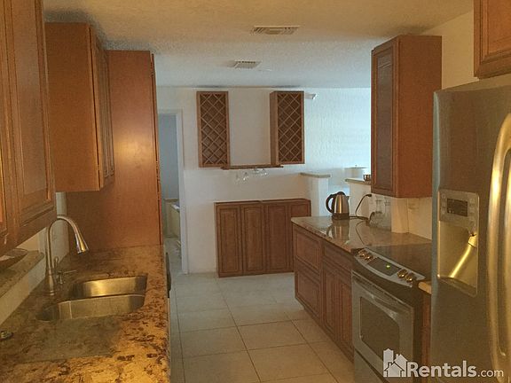 3rd image of 502 W Ford Cir