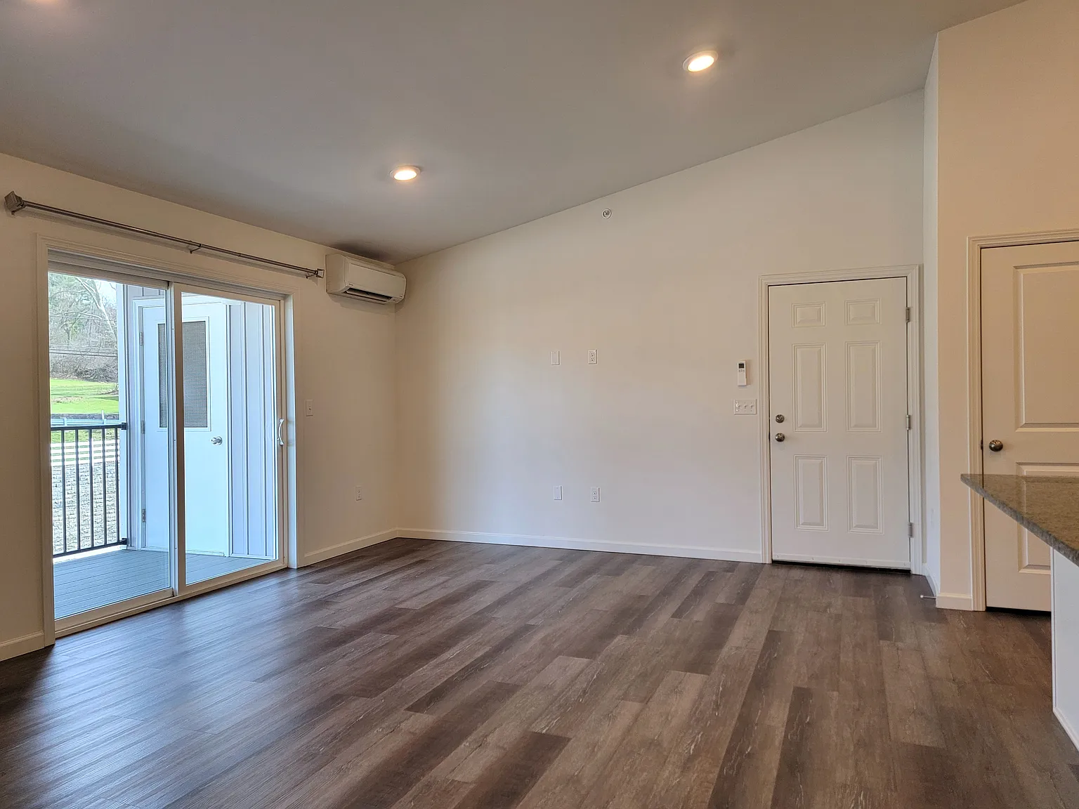 2 bed, 1100 sqft, $1,795 — Photo 3