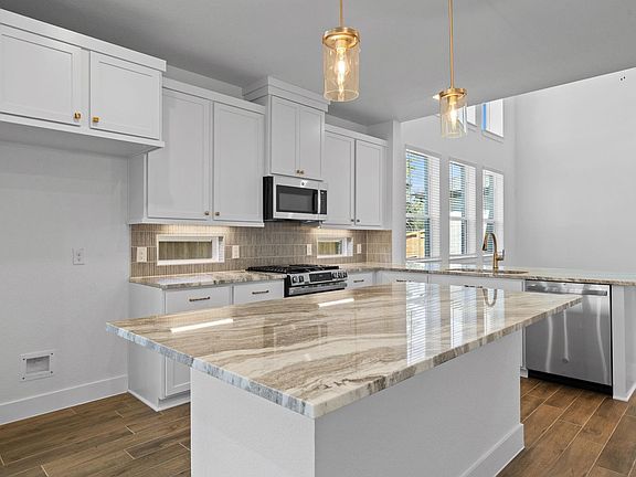 3rd image of 275 Mallards Rim Dr