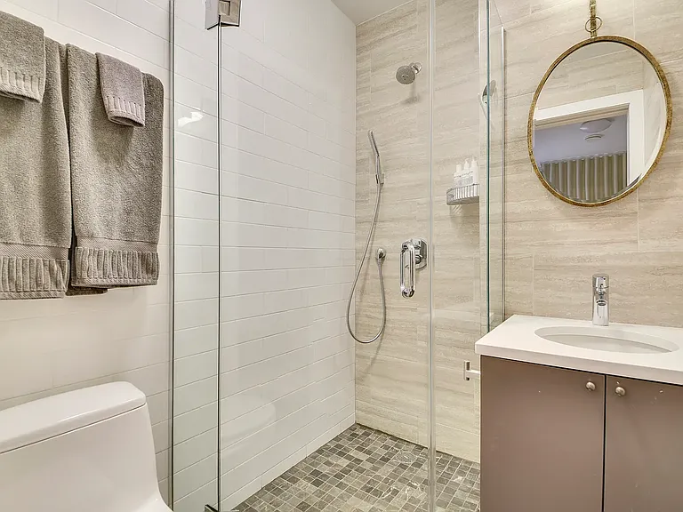 206 E 20th St #TOWNHOUSE — Photo 4