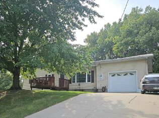 401 5th St, Delhi, IA 52223